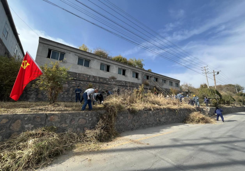 有工投黨員干部、團(tuán)員青年的耕耘那處便是公司最美麗的一角-----物產(chǎn)工投公司開(kāi)展環(huán)境專項(xiàng)整治主題黨日、團(tuán)日活動(dòng)