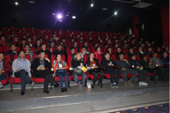 青物集團黨委集中組織觀看優(yōu)秀紀錄片《厲害了，我的國》